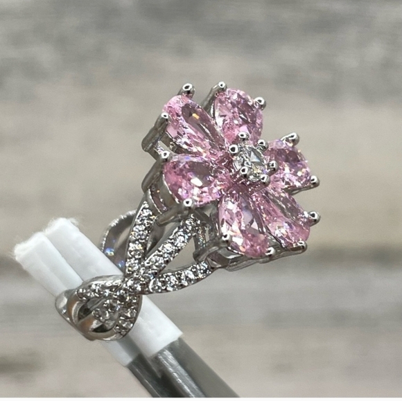 Beautiful Statement Flower Pink White Cubic Zirconia Silver Plated Ring Size 7 - Picture 10 of 11
